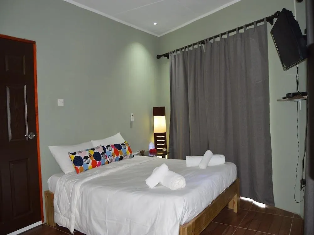 Pointe Au Sel La Nature Apartments סיישל